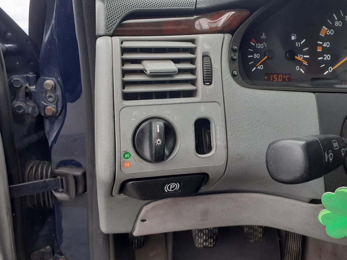 Mercedes-Benz E220D · Ano 1996 — image 14