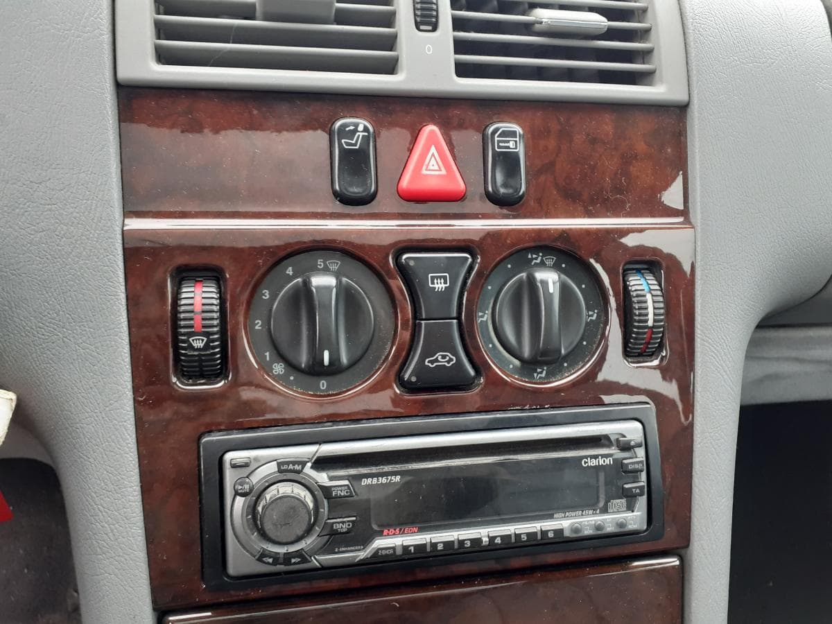 Mercedes-Benz E220D · Ano 1996 — image 15