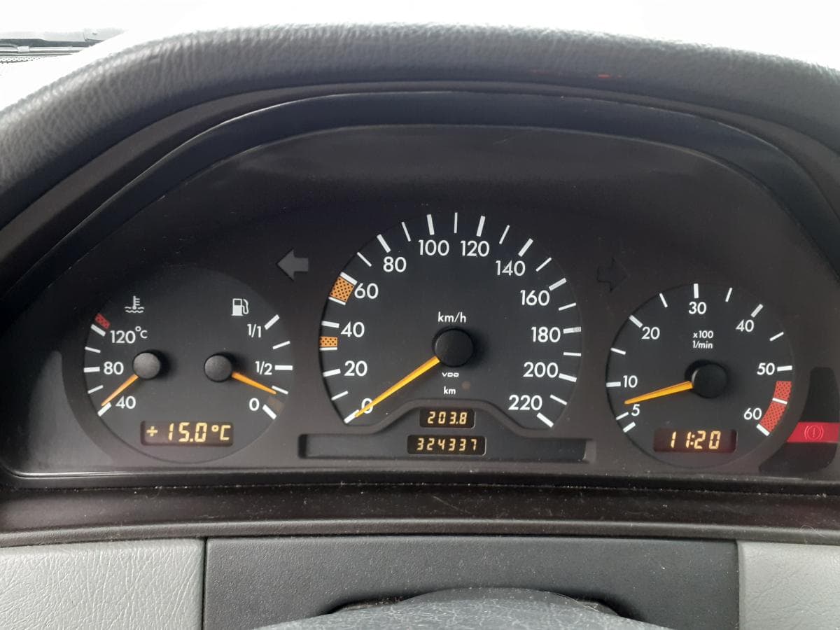 Mercedes-Benz E220D · Ano 1996 — image 16
