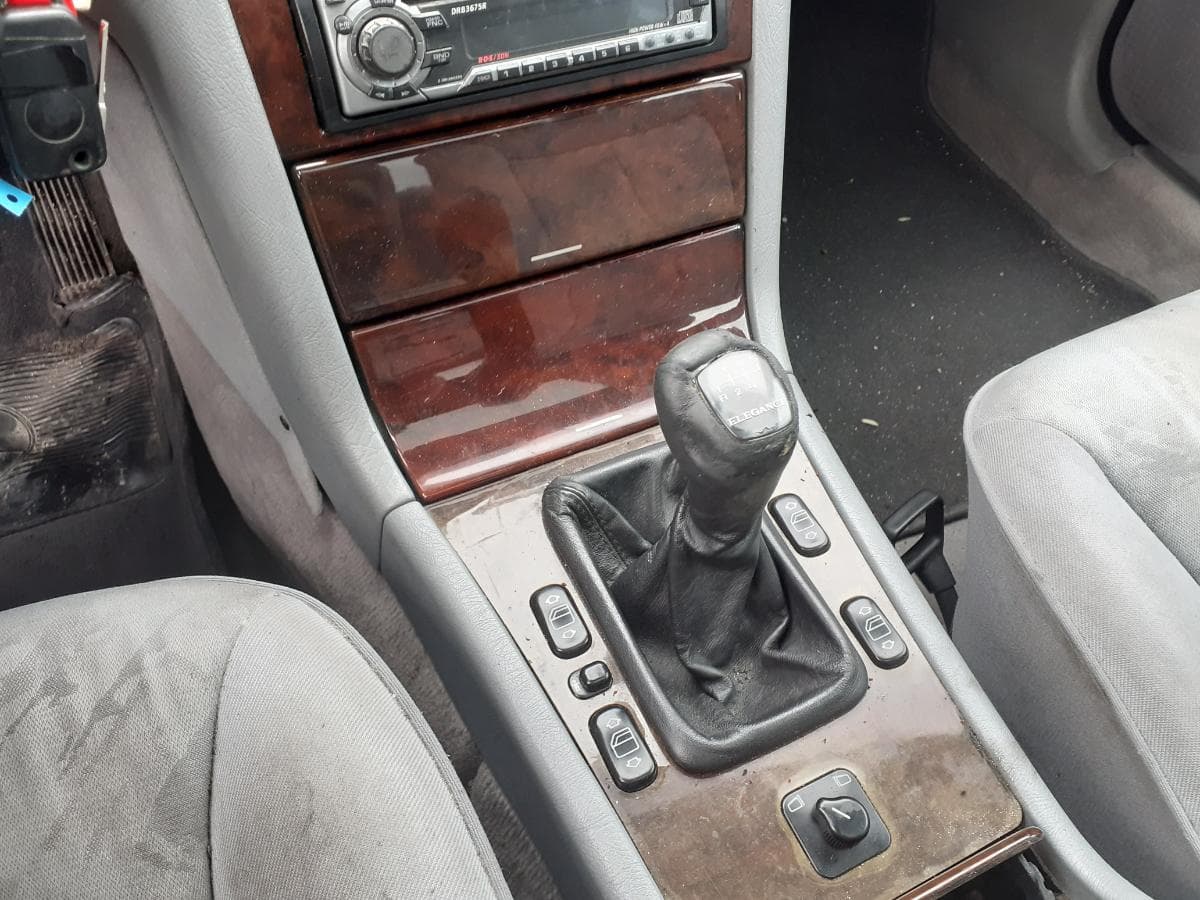 Mercedes-Benz E220D · Ano 1996 — image 22