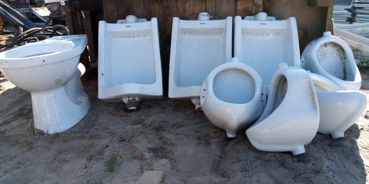Louça sanitária ·
