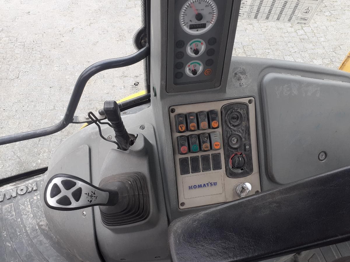 Retroescavadora Komatsu W93 R · Ano 2006 — imagen 11