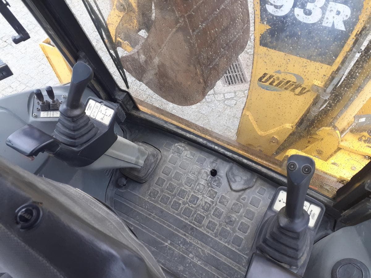 Retroescavadora Komatsu W93 R · Ano 2006 — imagen 12