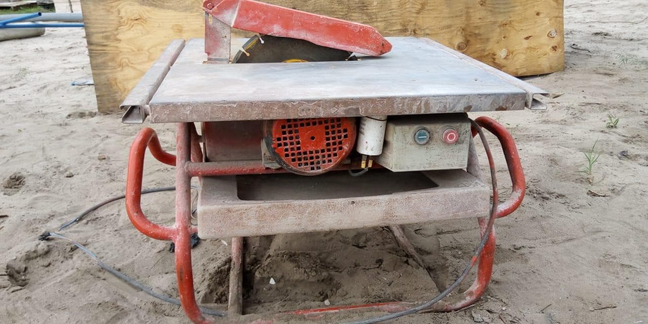Máquina para cortar Tijoleiras ·