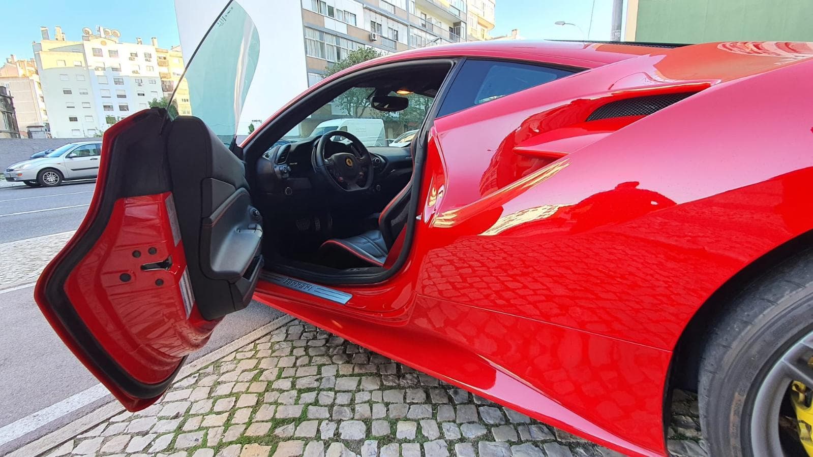 Ferrari 488 GTB Coupe — imagen 3
