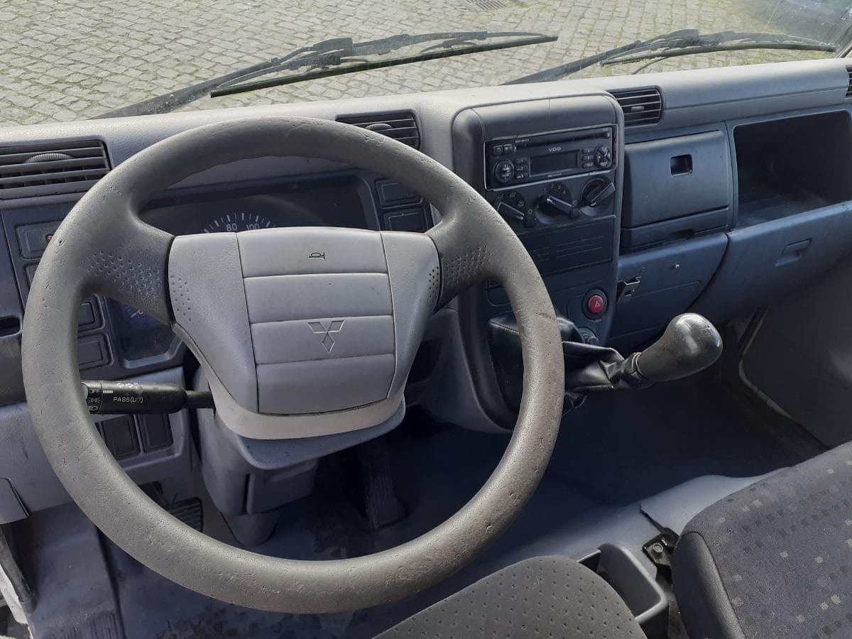 Mitsubishi Canter · Ano 2006 — image 17
