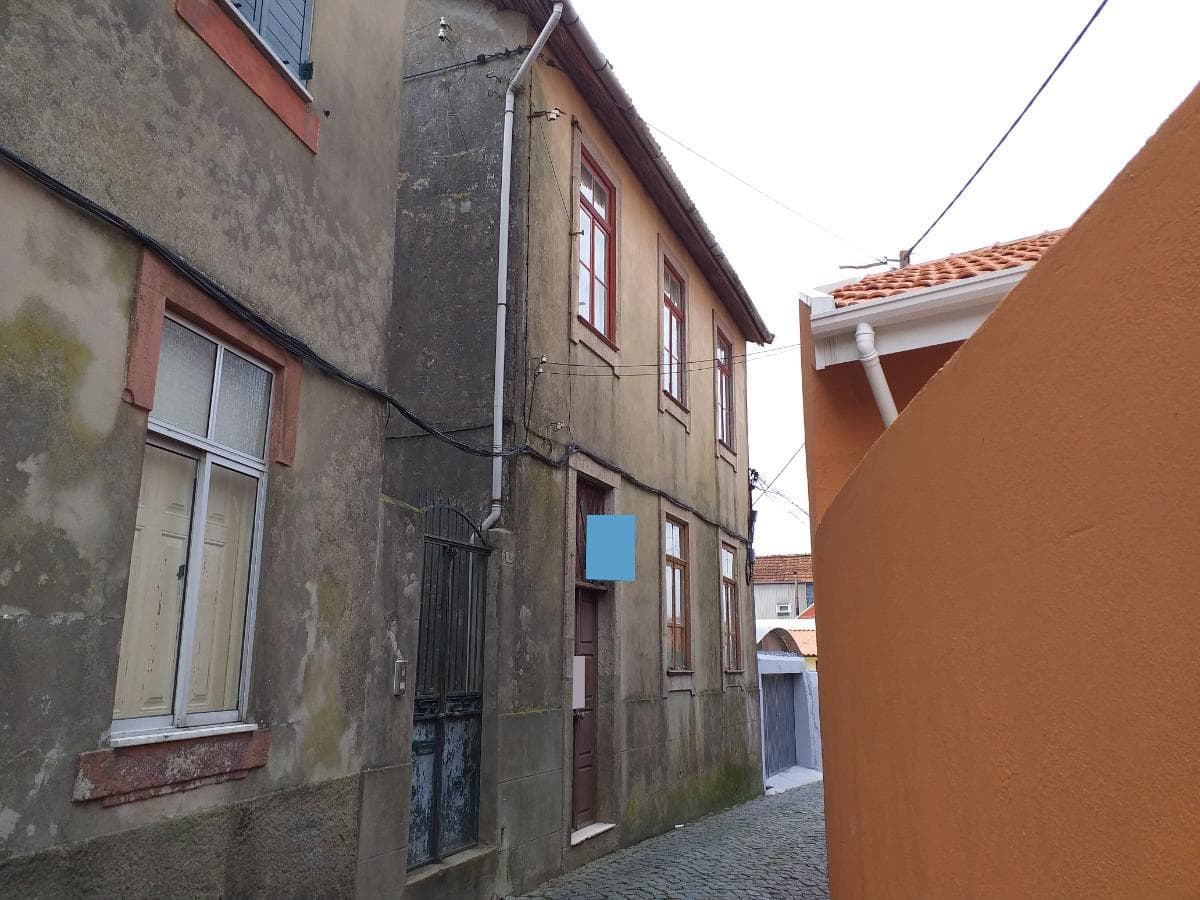 Moradia P/ Restauro · Vila Nova de Gaia — image 2