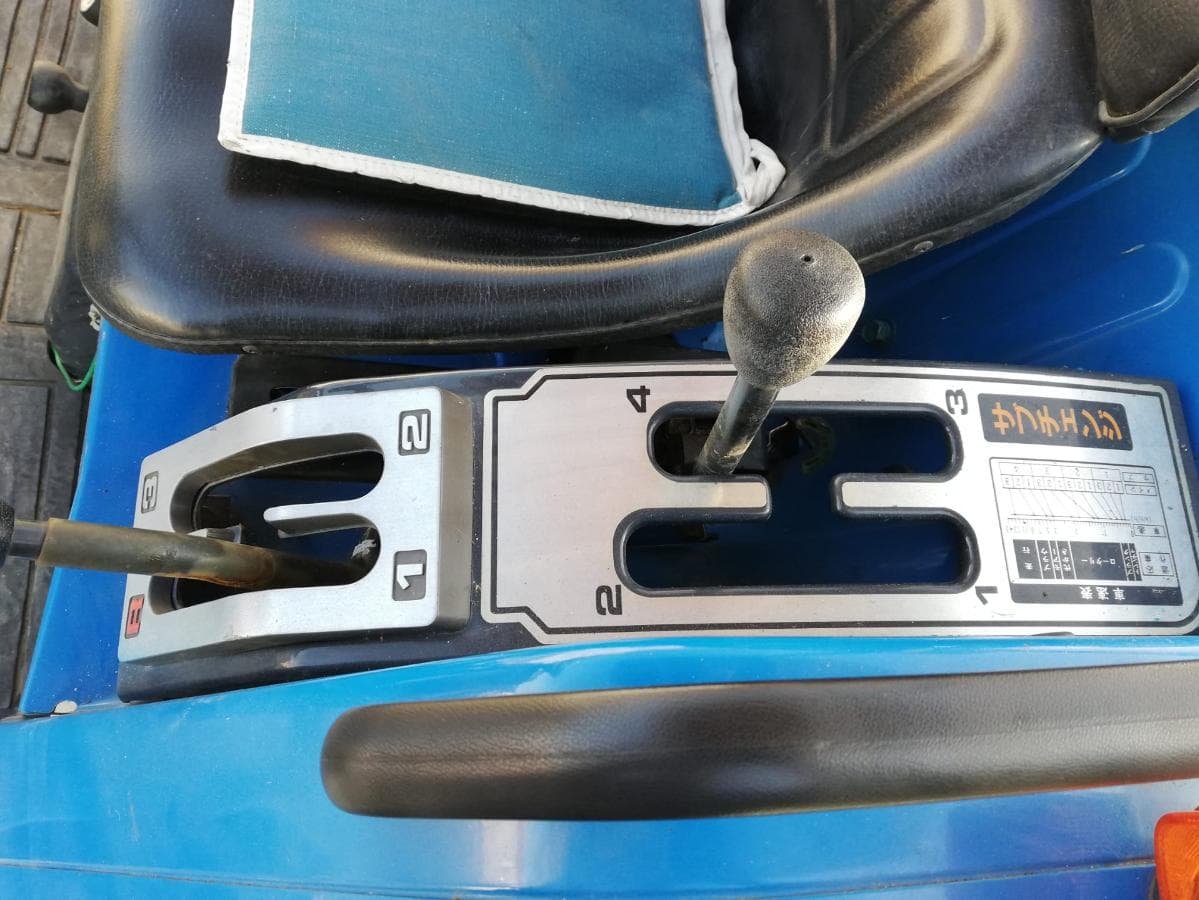 Trator Iseki 4/4 — image 9