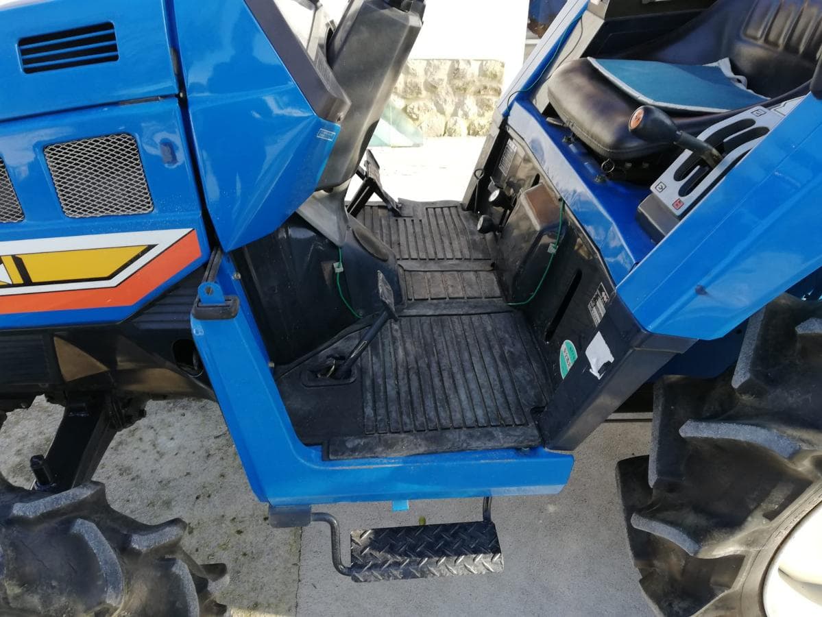 Trator Iseki 4/4 — image 14