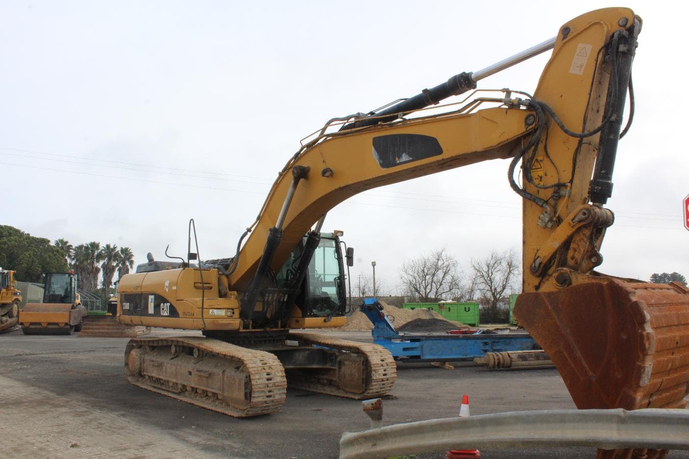 Escav. de rastos 35T - CATERPILLAR — imagem 1
