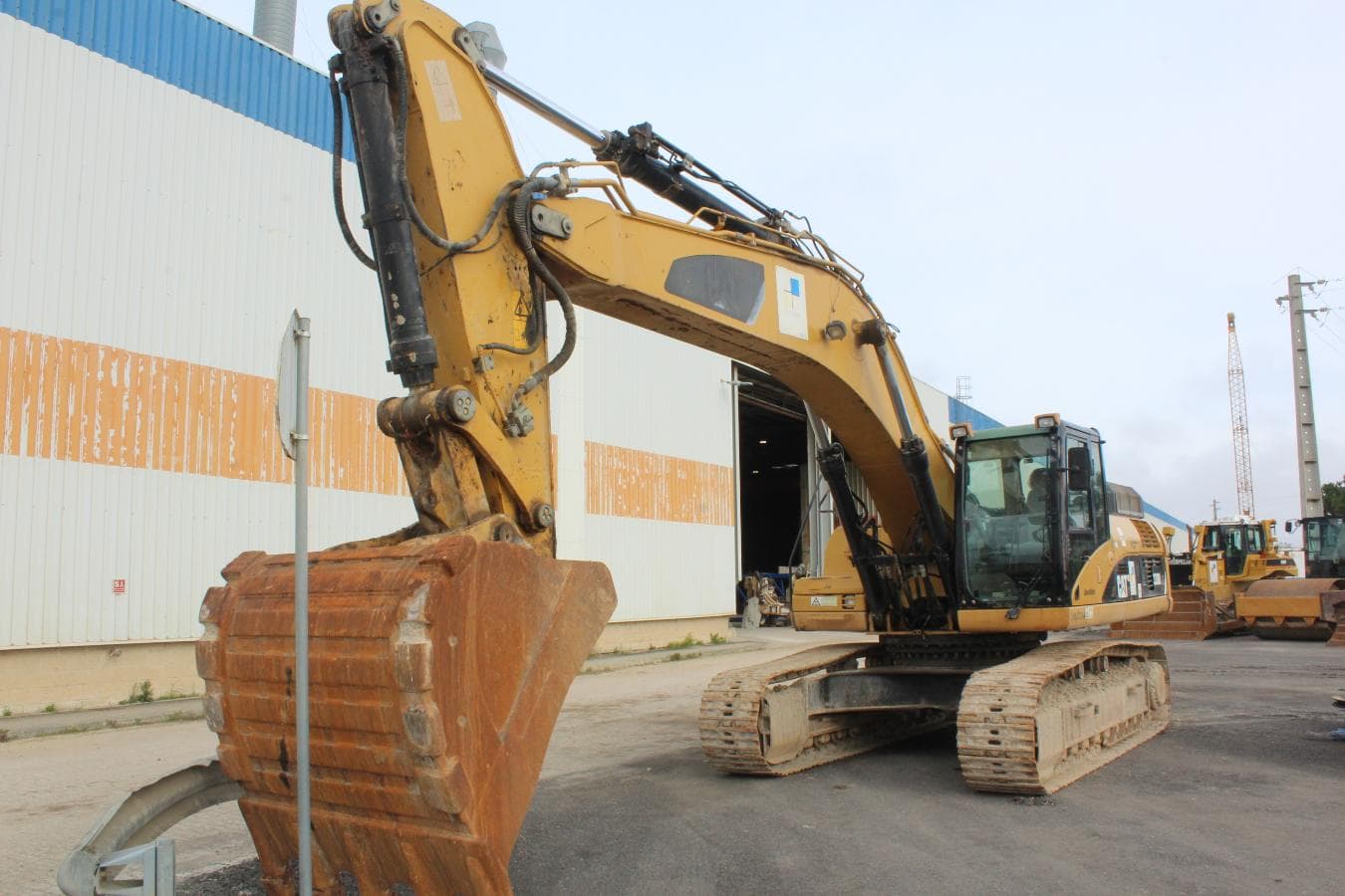 Escav. de rastos 35T - CATERPILLAR — imagem 2