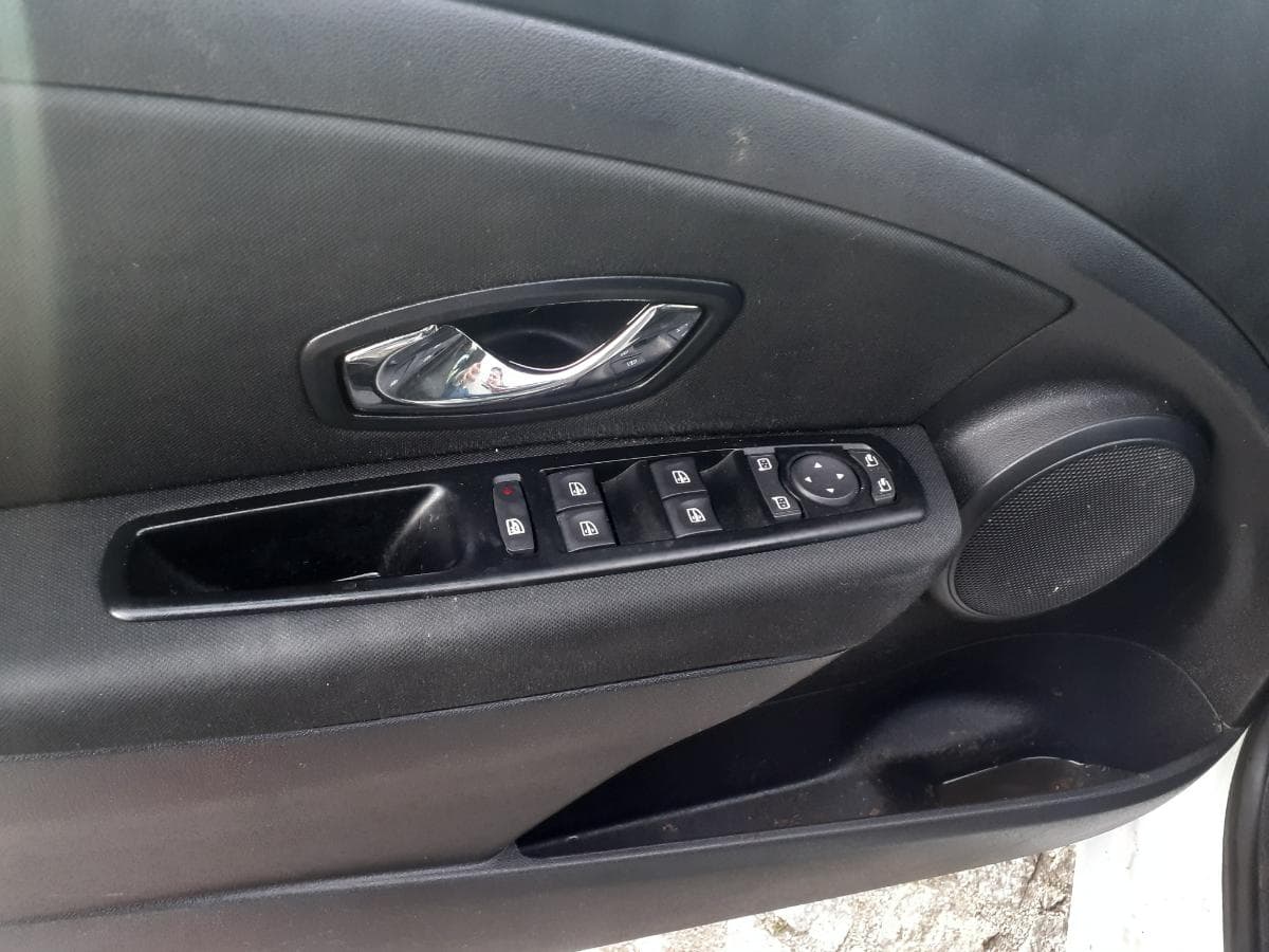 Renault Mégane 1.5DCI · Ano 2015 — image 25