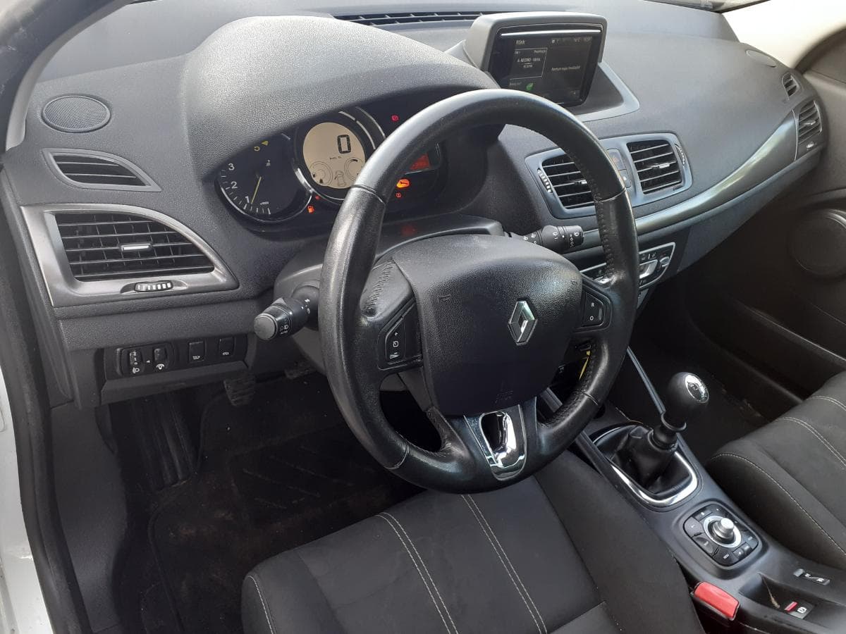 Renault Mégane 1.5DCI · Ano 2015 — image 26