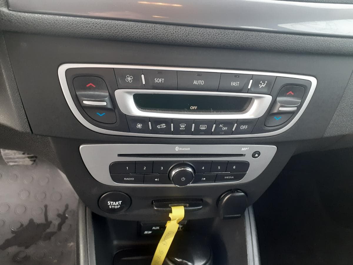 Renault Mégane 1.5 DCI · Ano 2015 — imagen 23