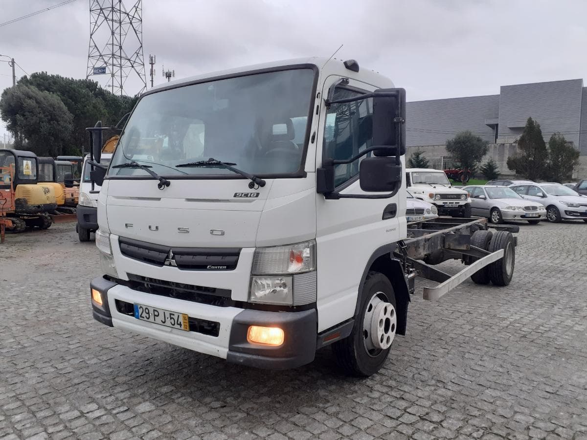 Mitsubishi Canter Fuso 9C18 · Ano 2014 — image 3