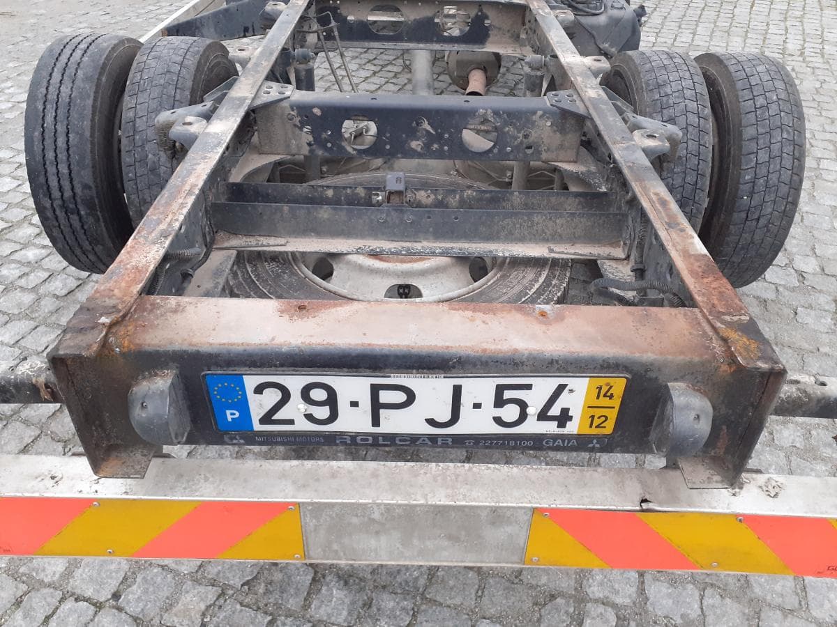 Mitsubishi Canter Fuso 9C18 · Ano 2014 — image 8