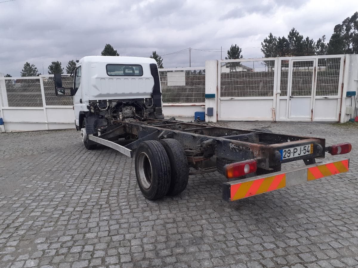 Mitsubishi Canter Fuso 9C18 · Ano 2014 — image 6