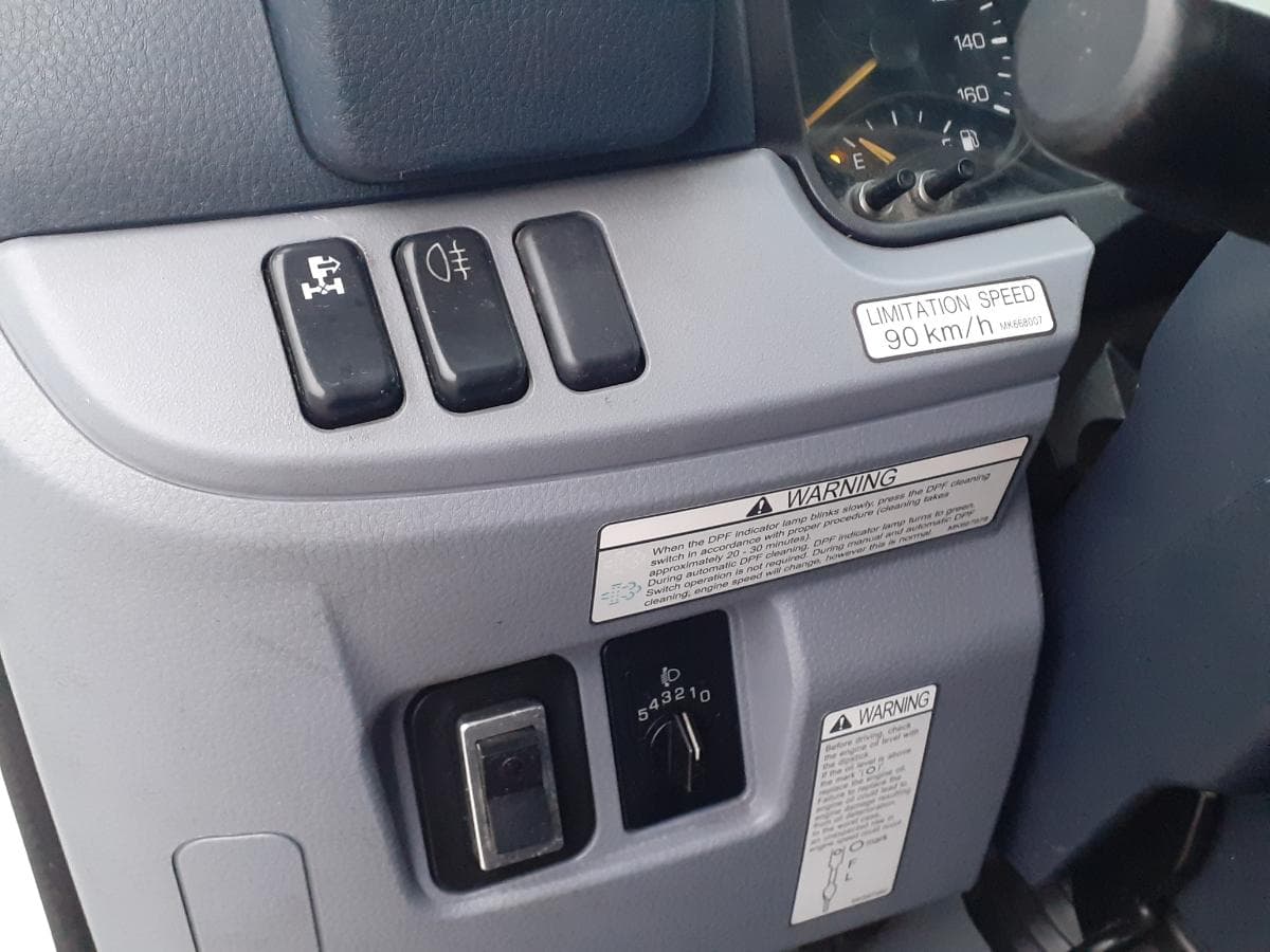 Mitsubishi Canter Fuso 9C18 · Ano 2014 — image 12