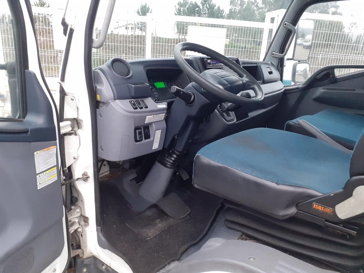 Mitsubishi Canter Fuso 9C18 · Ano 2014 — image 11