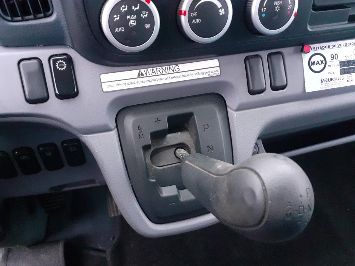 Mitsubishi Canter Fuso 9C18 · Ano 2014 — image 18