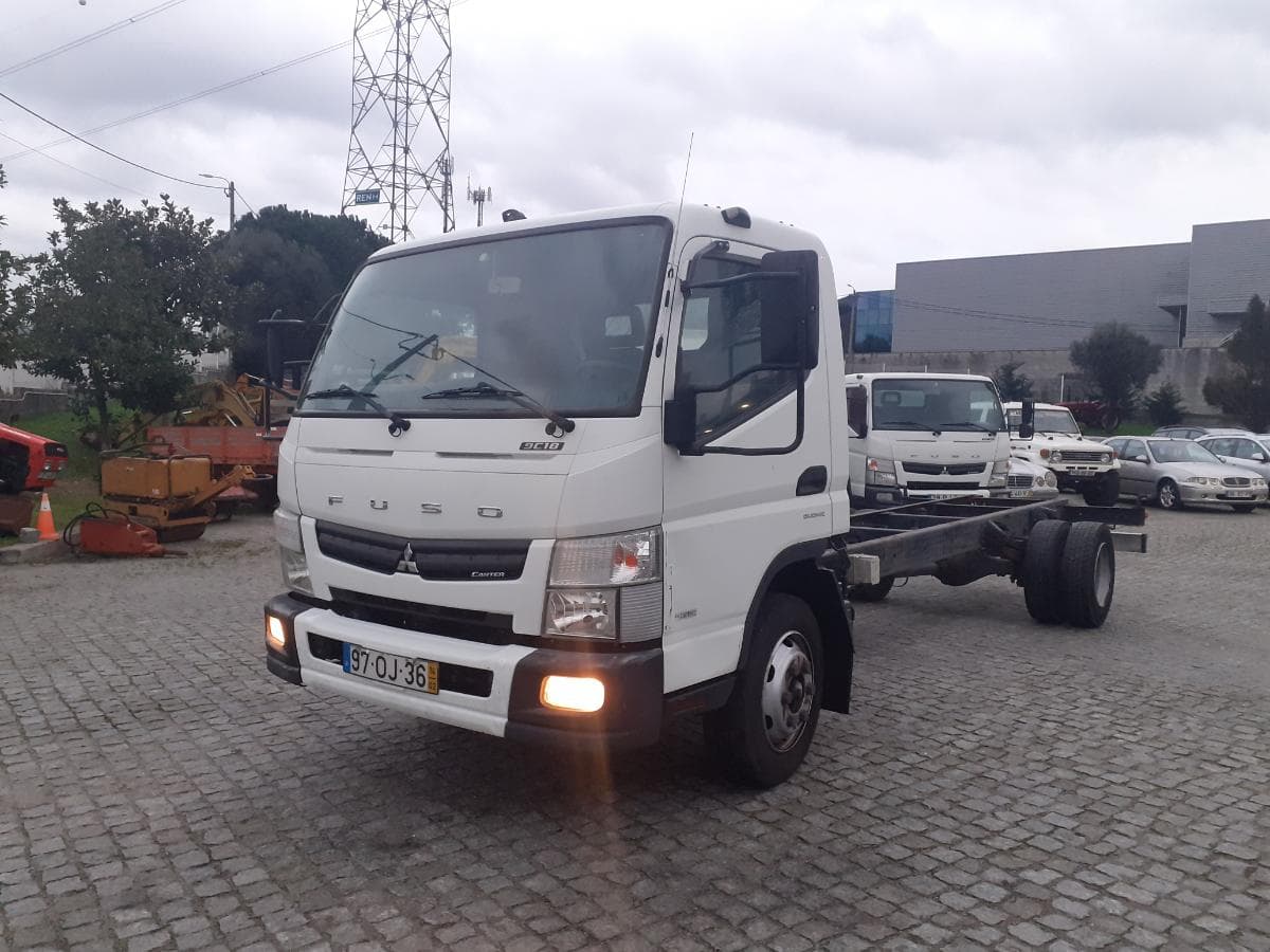 Mitsubishi Canter Fuso 9C18 · Ano 2014 — image 3