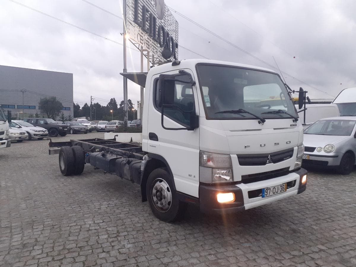 Mitsubishi Canter Fuso 9C18 · Ano 2014 — image 1