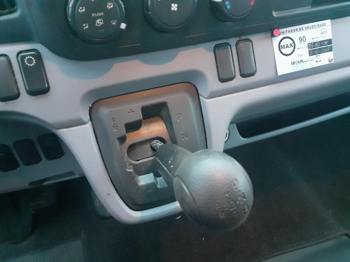 Mitsubishi Canter Fuso 9C18 · Ano 2014 — image 19