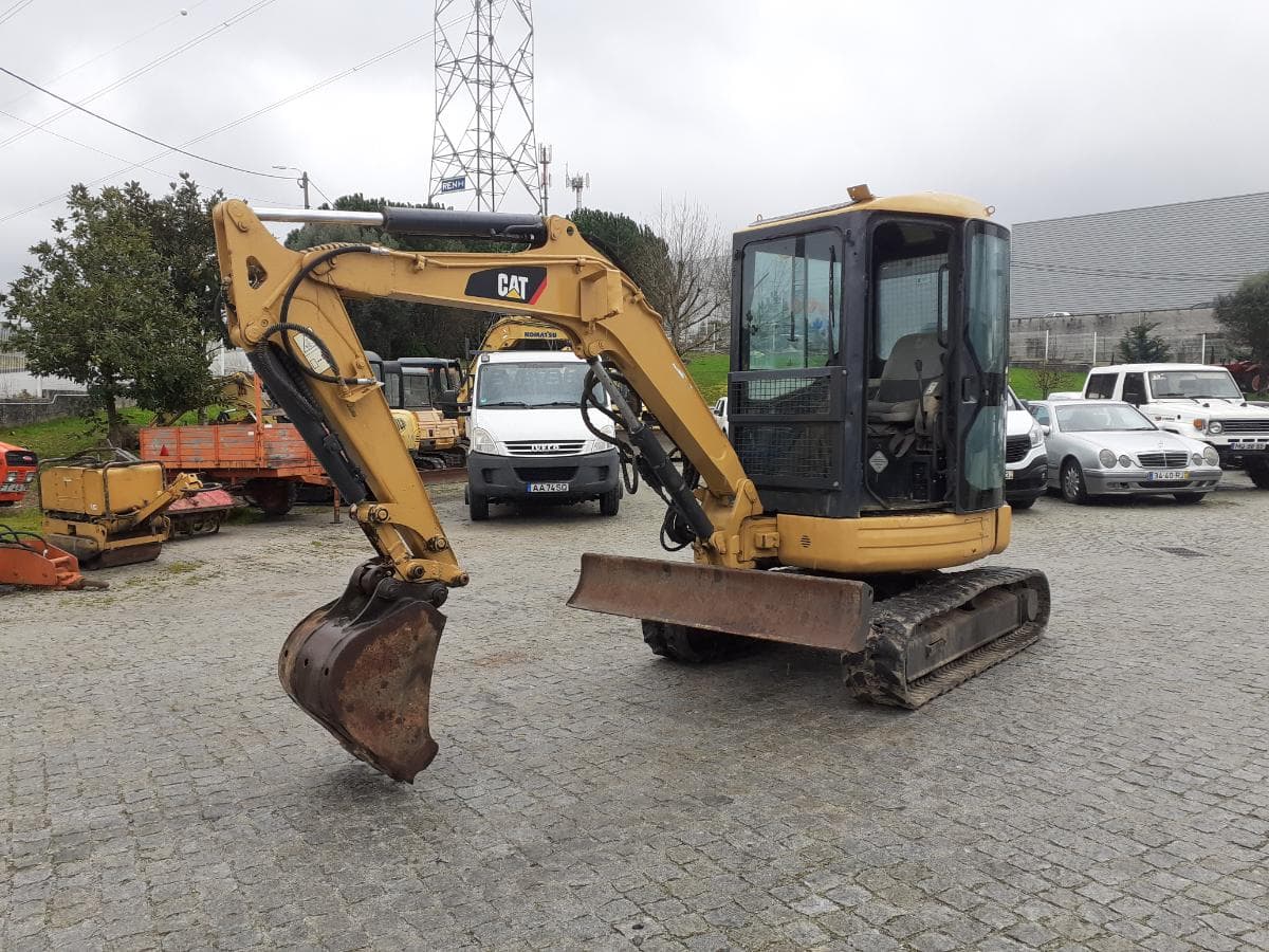 Mini giratória Caterpillar 303C-CR — image 2