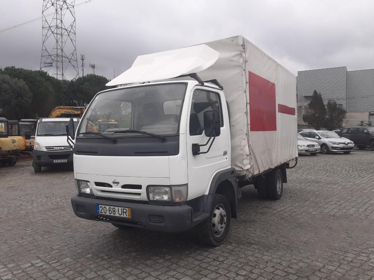 Nissan Cabstar 120-35 · Ano 2003 — imagen 3
