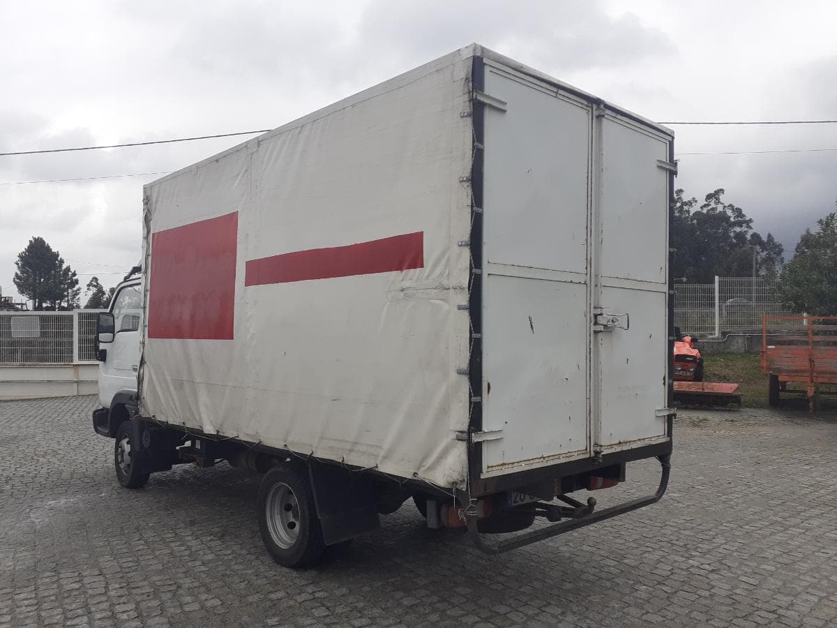 Nissan Cabstar 120-35 · Ano 2003 — imagen 4