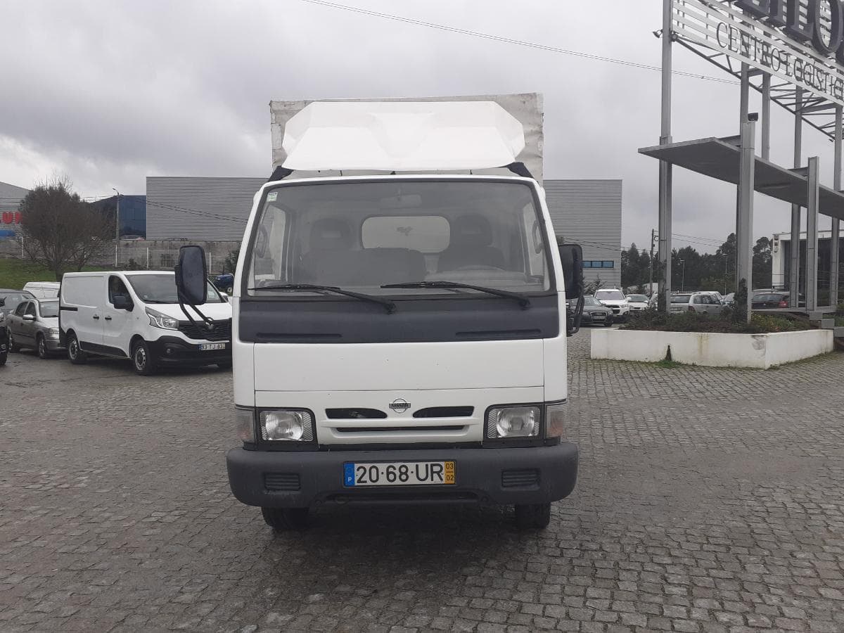 Nissan Cabstar 120-35 · Ano 2003 — imagen 2