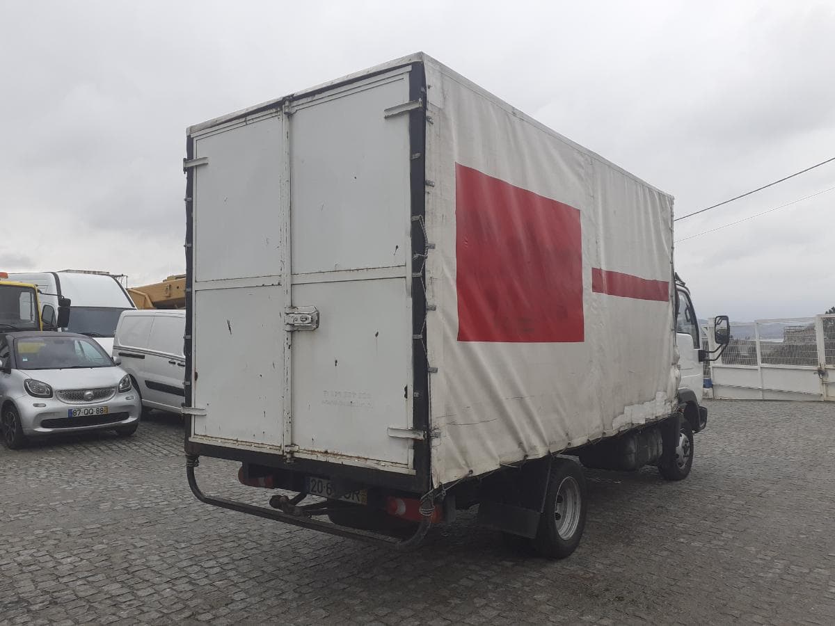 Nissan Cabstar 120-35 · Ano 2003 — imagen 6
