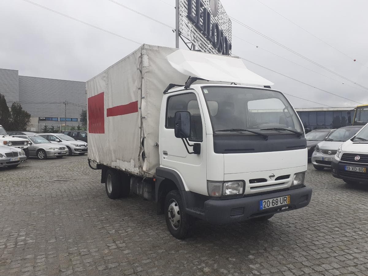 Nissan Cabstar 120-35 · Ano 2003 — imagen 1