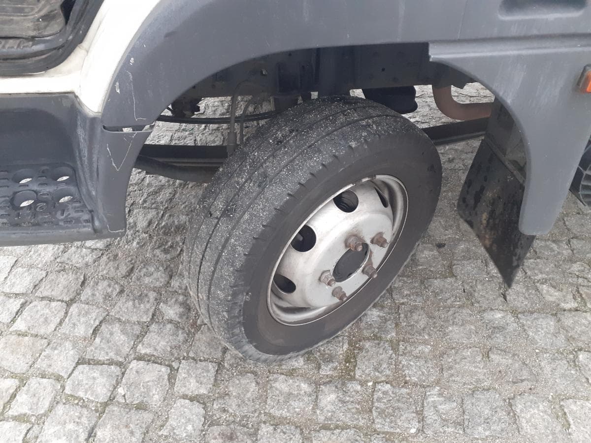Nissan Cabstar 120-35 · Ano 2003 — imagen 10