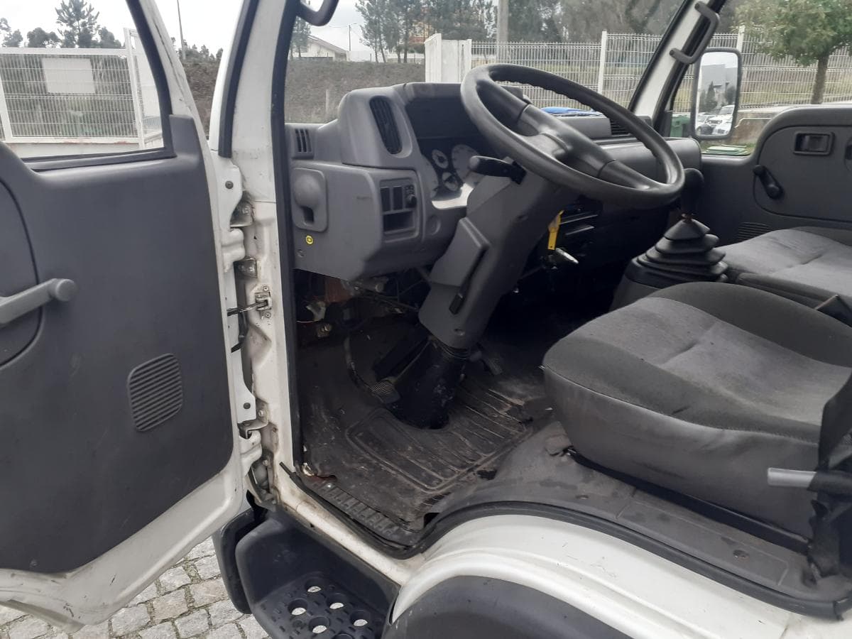 Nissan Cabstar 120-35 · Ano 2003 — imagen 11