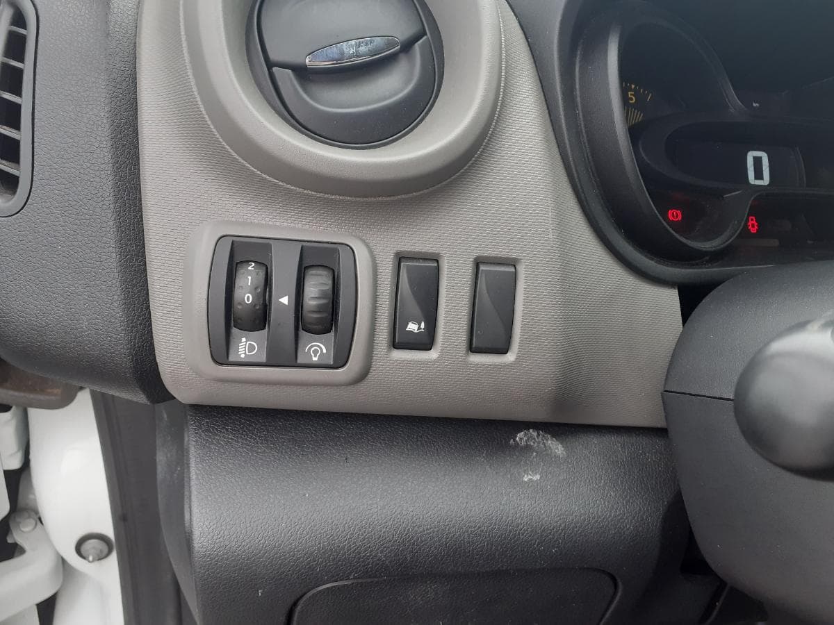 Renault Trafic 1.6 DCI · Ano 2017 — image 18