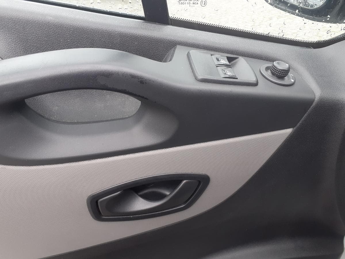 Renault Trafic 1.6 DCI · Ano 2017 — image 19