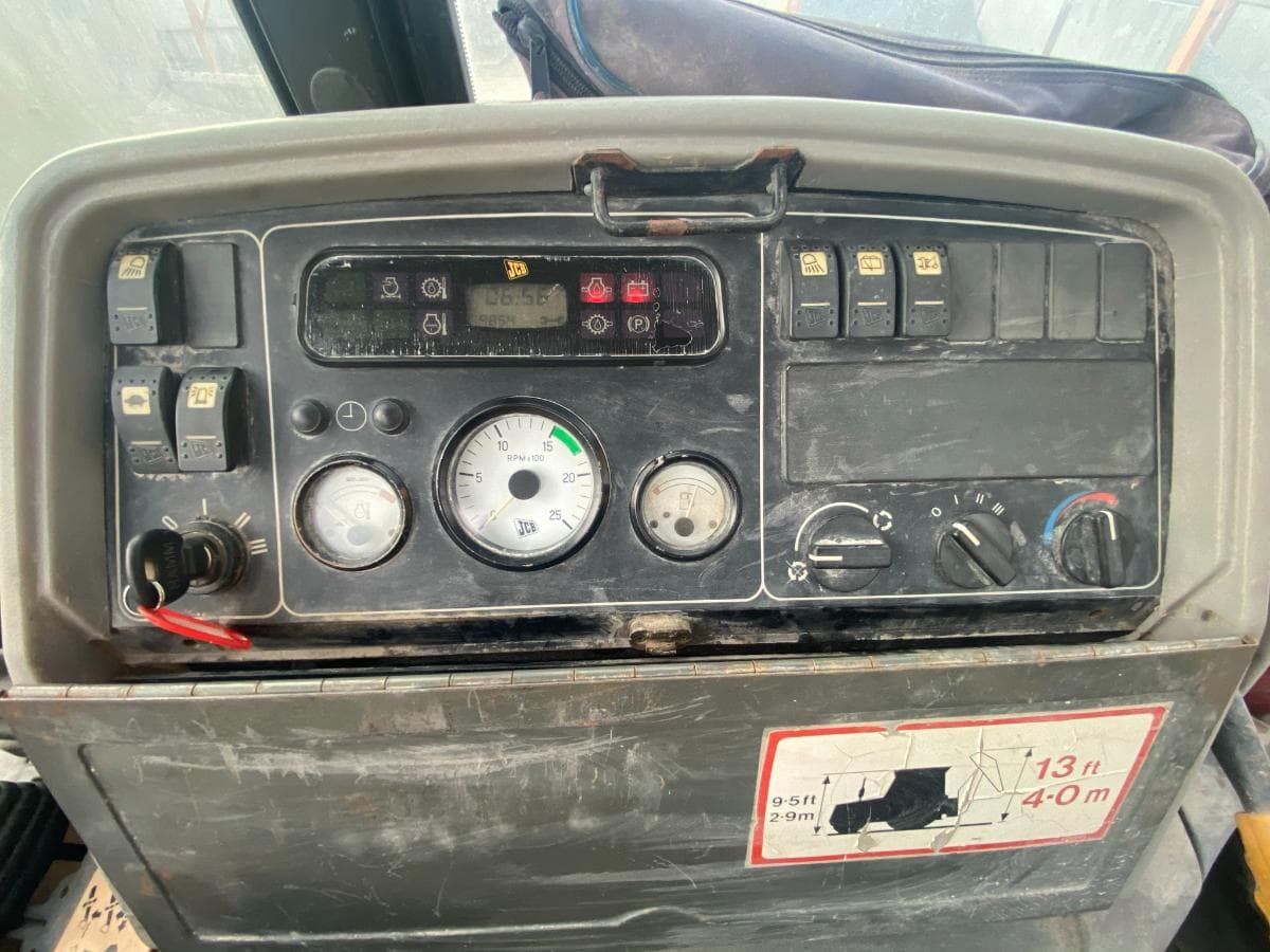 Retroescavadora - JCB — imagem 12