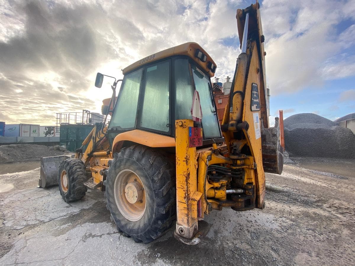 Retroescavadora - JCB — imagem 3