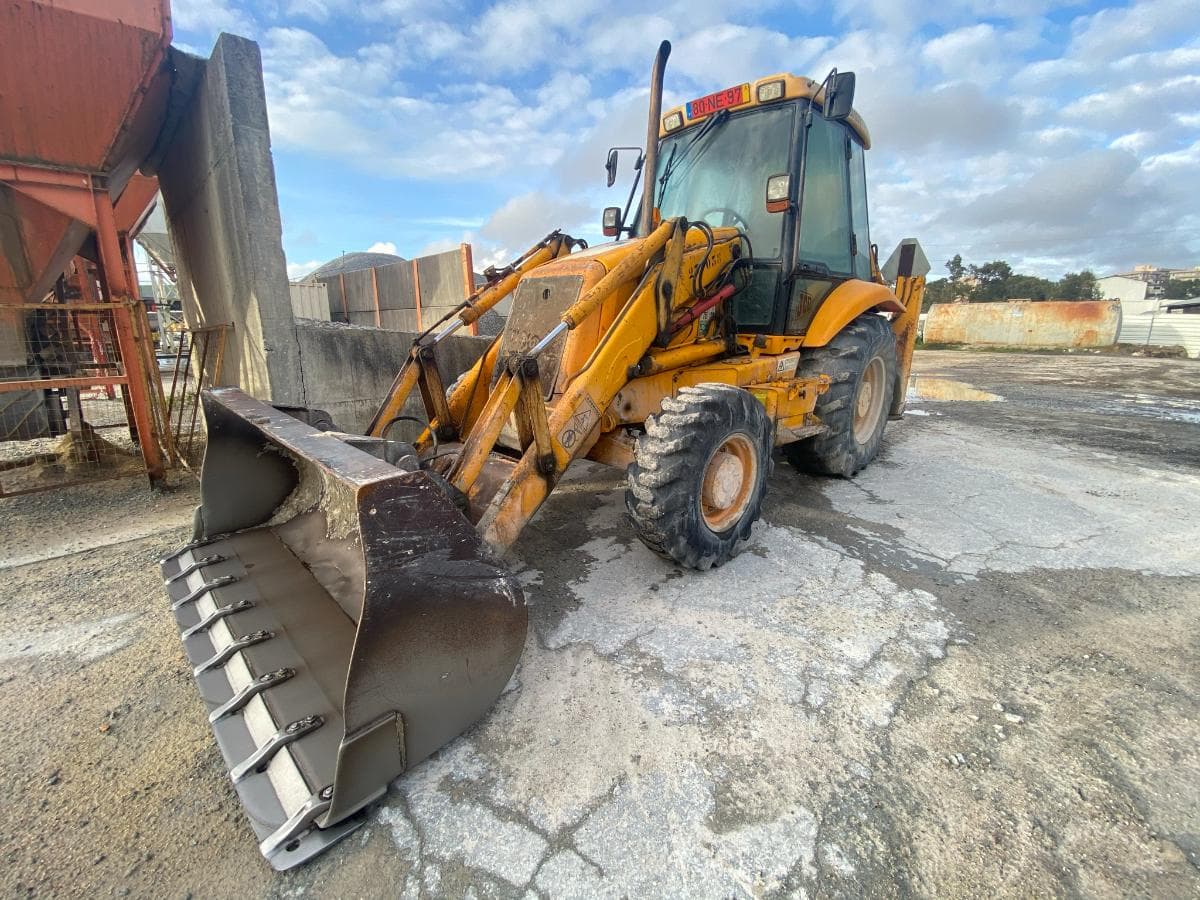 Retroescavadora - JCB — imagem 1