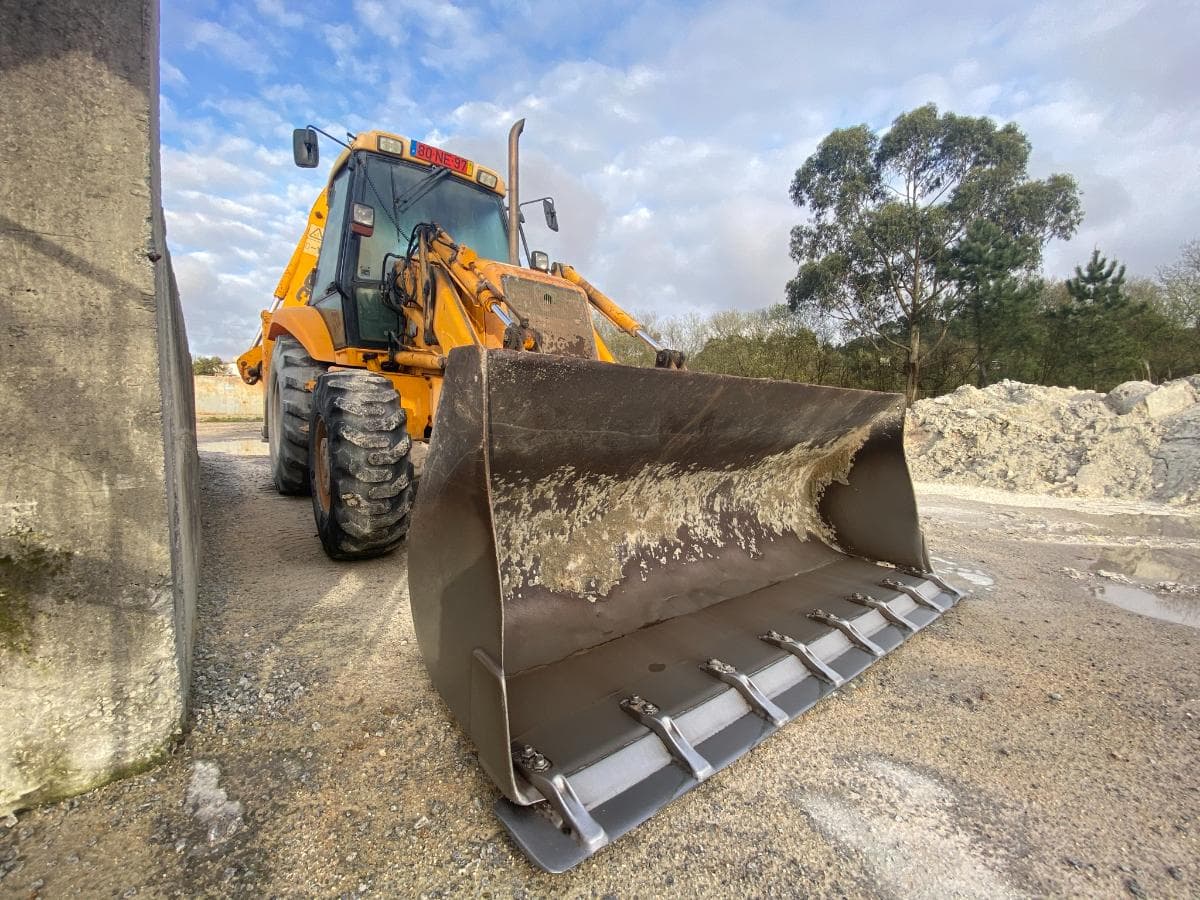 Retroescavadora - JCB — imagem 4