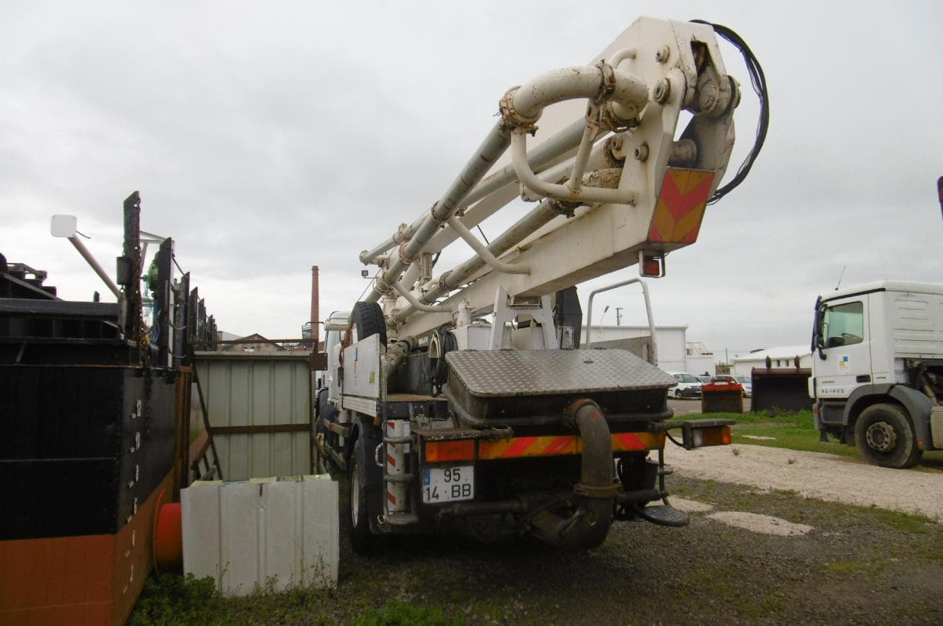 Autobomba p/ Betão - Lança 28M — image 6