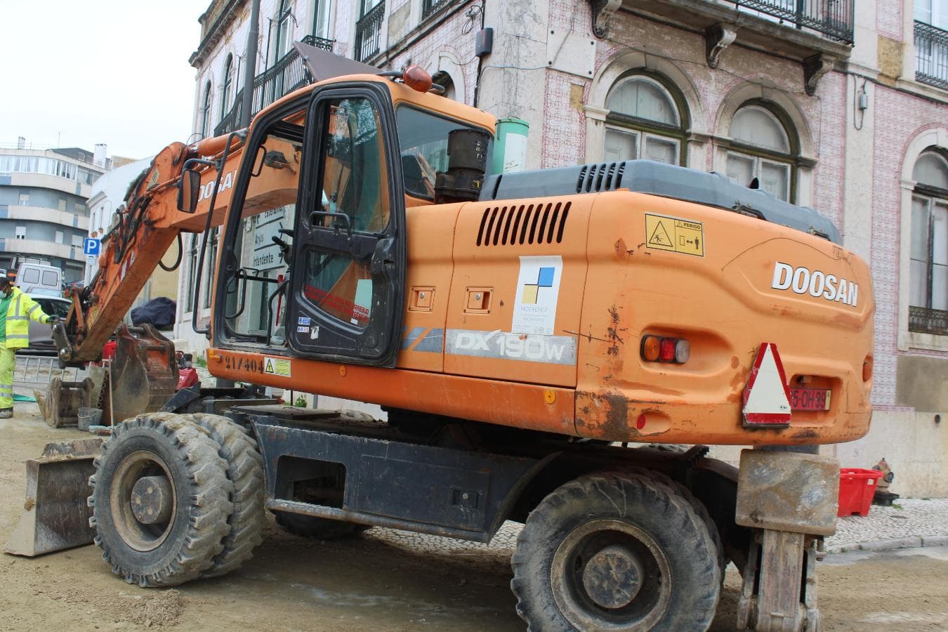 Escav. de rodas 20T - DOOSAN — imagem 2