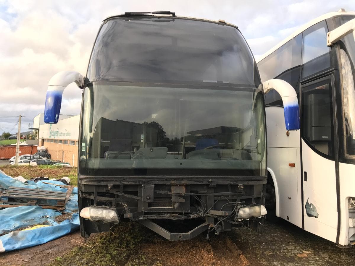 VOLVO B12B · Paredes — imagen 2