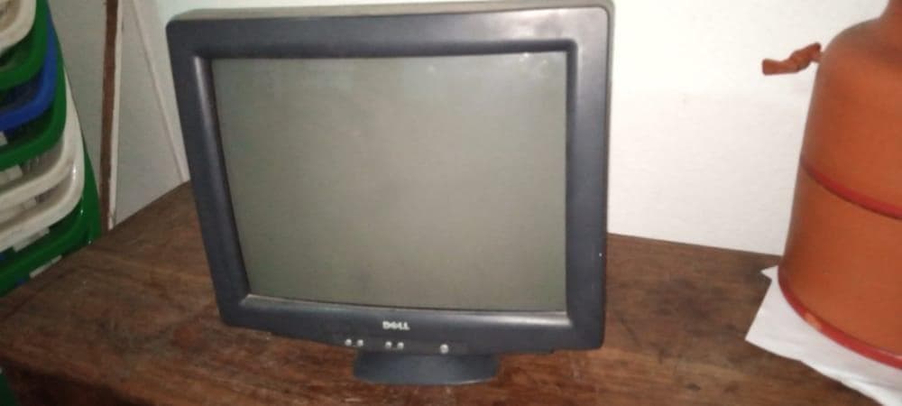Monitor Dell + Desktop Dell Optiplex 380 ·