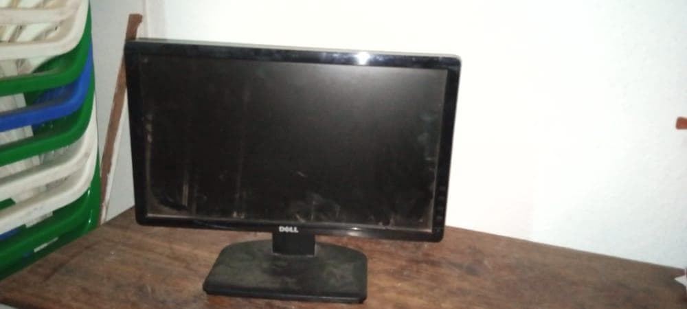 Monitor Dell + Desktop Dell Optiplex 380 · — imagen 1
