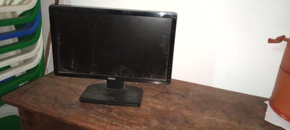 Monitor Dell + Desktop Dell Optiplex 380 · — imagen 3