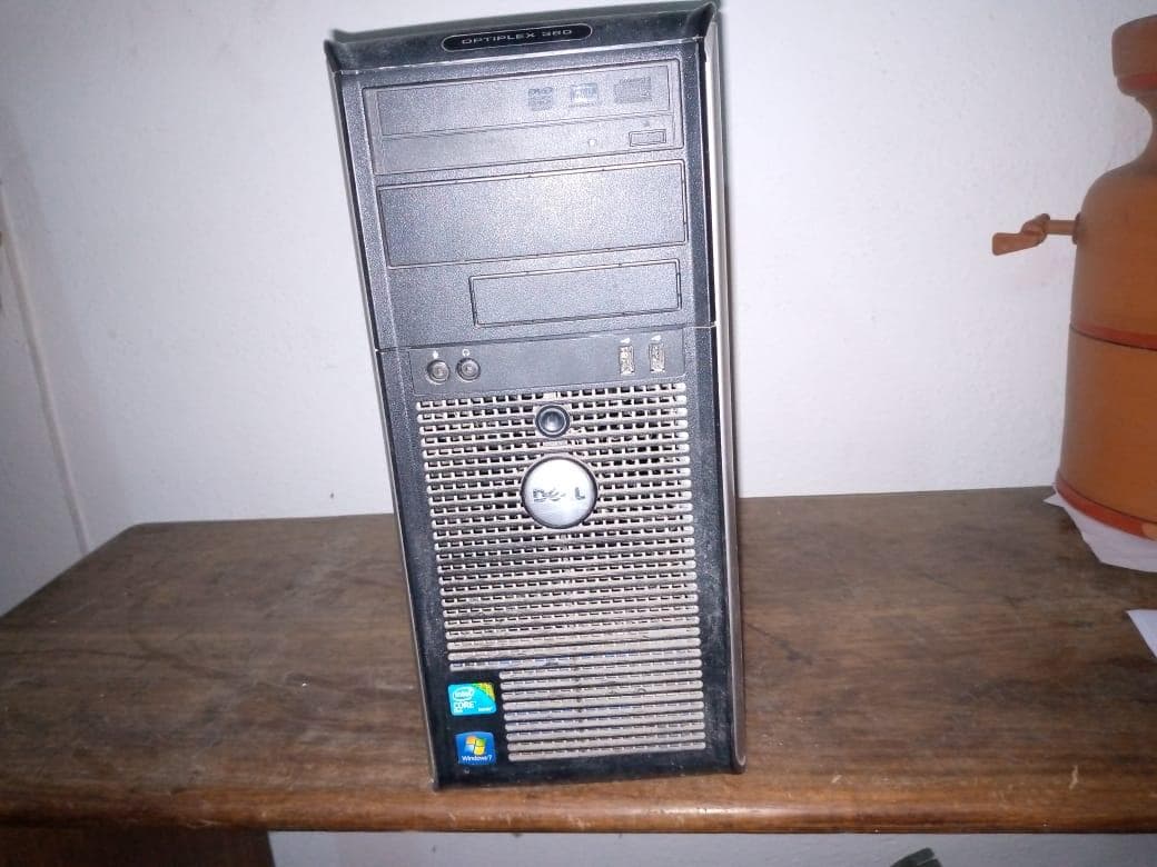 Monitor Dell + Desktop Dell Optiplex 380 · — imagen 2