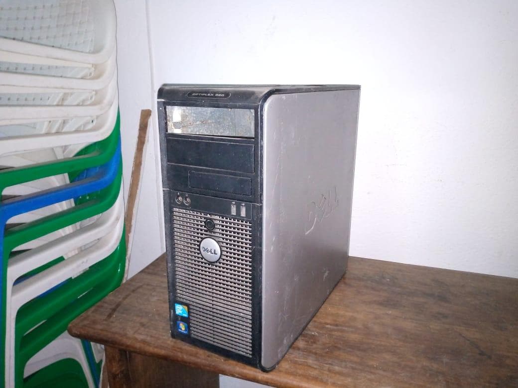 Monitor Dell + Desktop Dell Optiplex 380 · — imagen 4