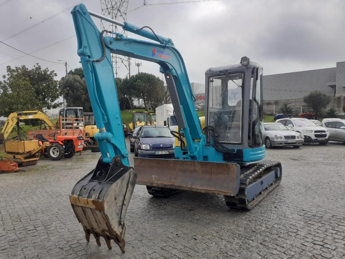 Mini Giratória Yanmar Vio 40 — image 2